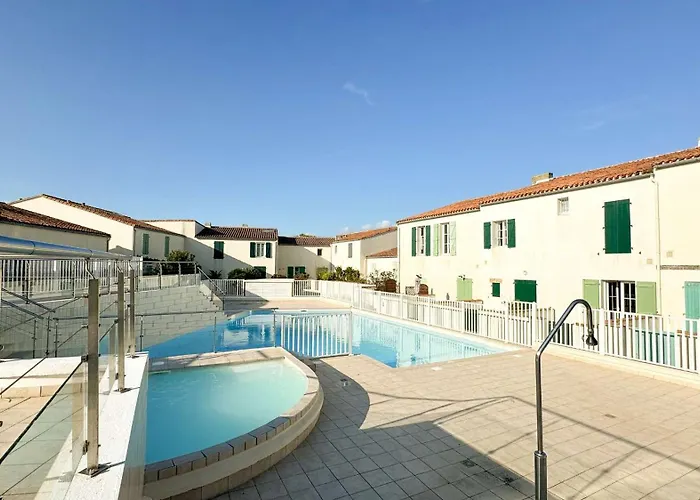 Jolie Maison A Etage En Avec Piscine فيلة سان مارتن دو ر