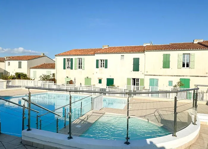 Jolie Maison A Etage En Avec Piscine سان مارتن دو ر